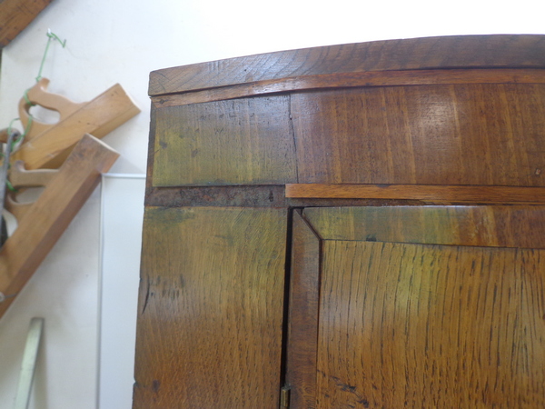 Veel ontbrekend fineer.